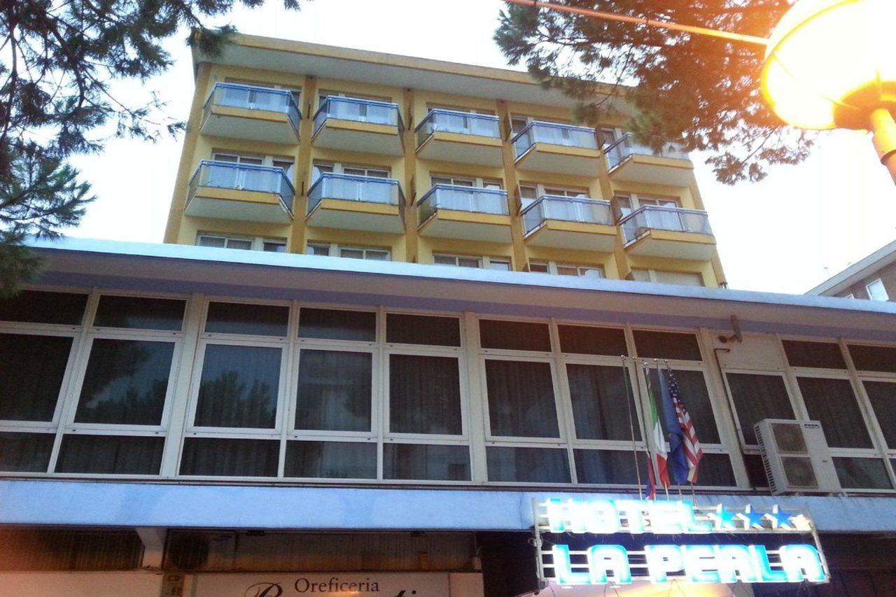 Hotel La Perla Rimini Bagian luar foto