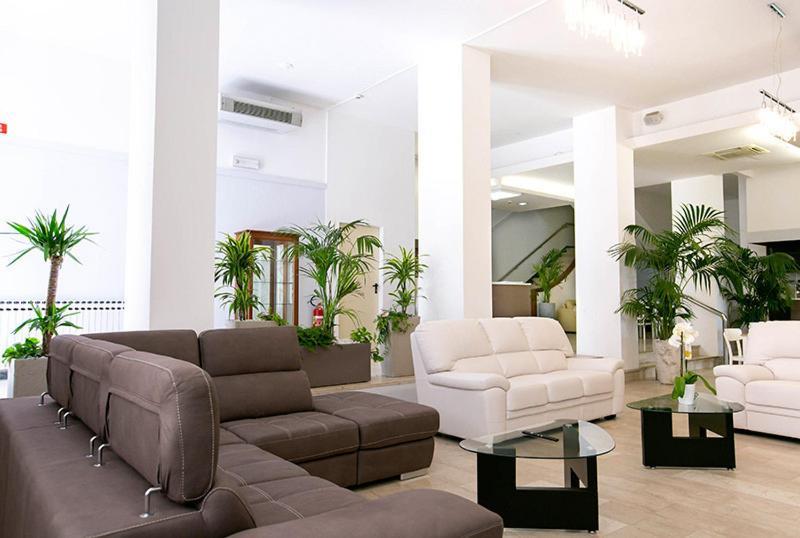 Hotel La Perla Rimini Bagian luar foto