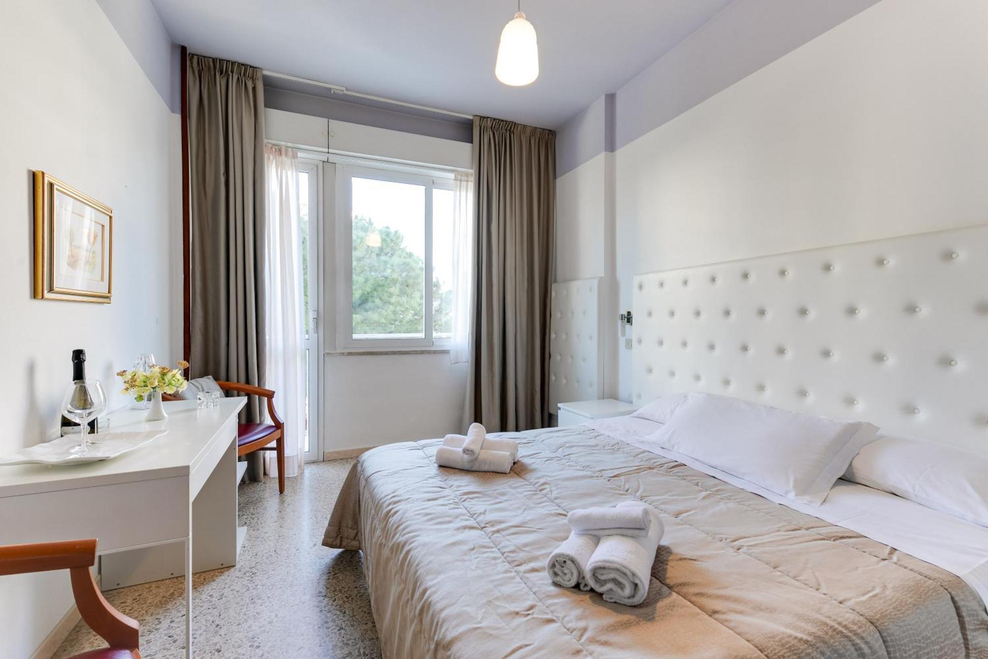 Hotel La Perla Rimini Bagian luar foto