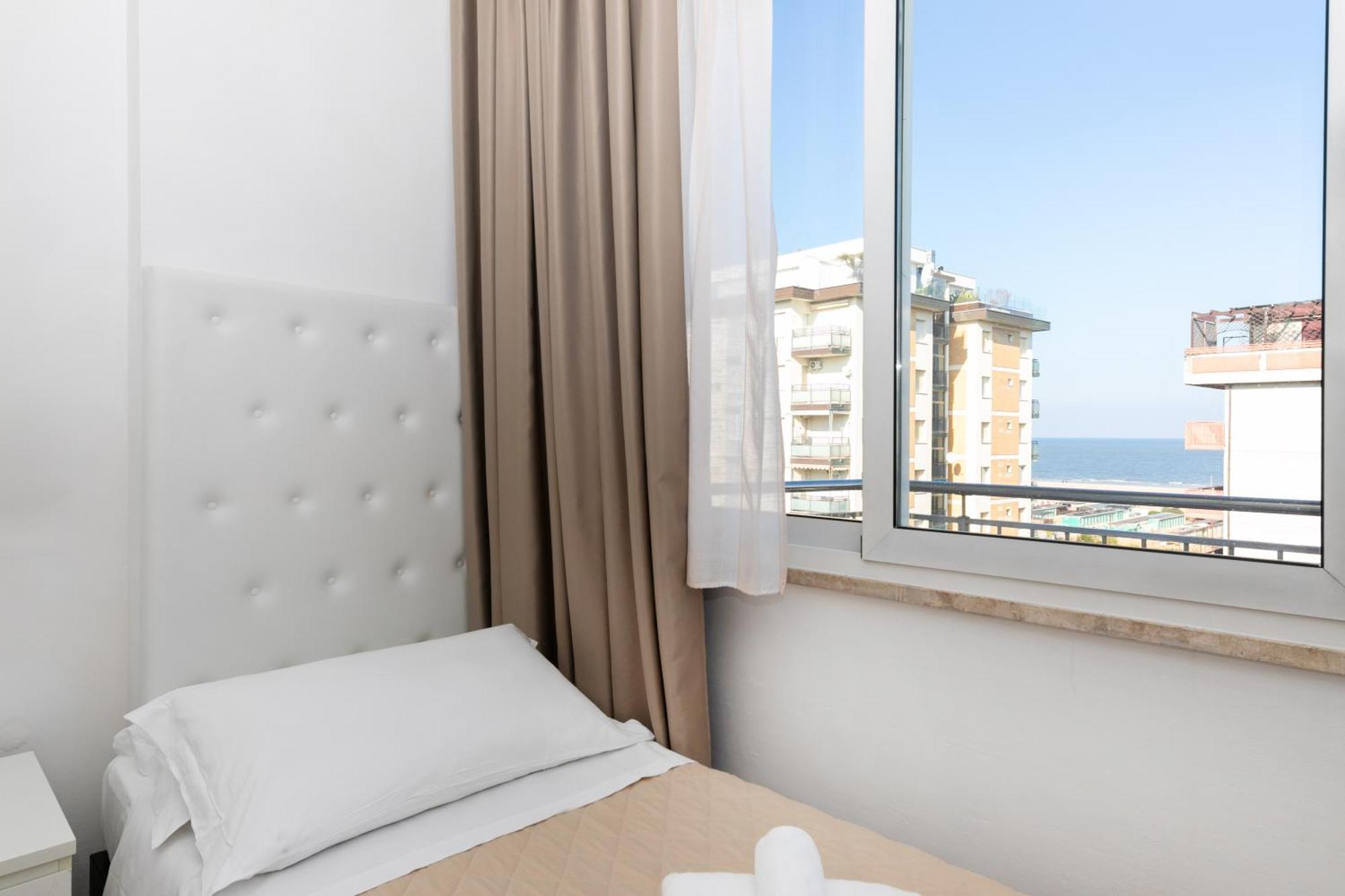 Hotel La Perla Rimini Bagian luar foto