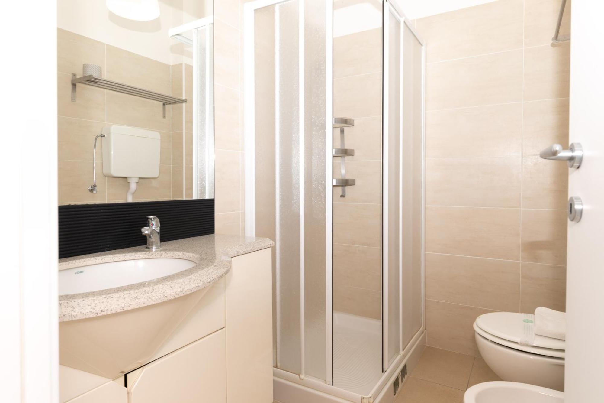 Hotel La Perla Rimini Bagian luar foto