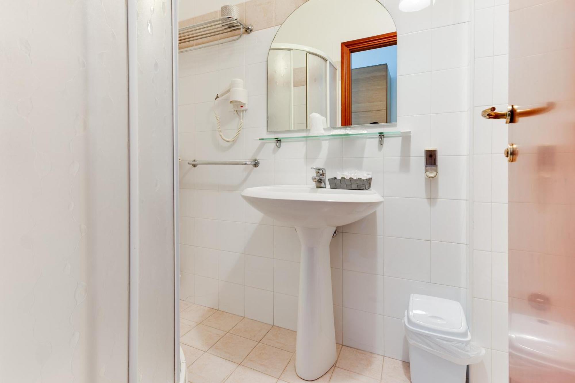 Hotel La Perla Rimini Bagian luar foto