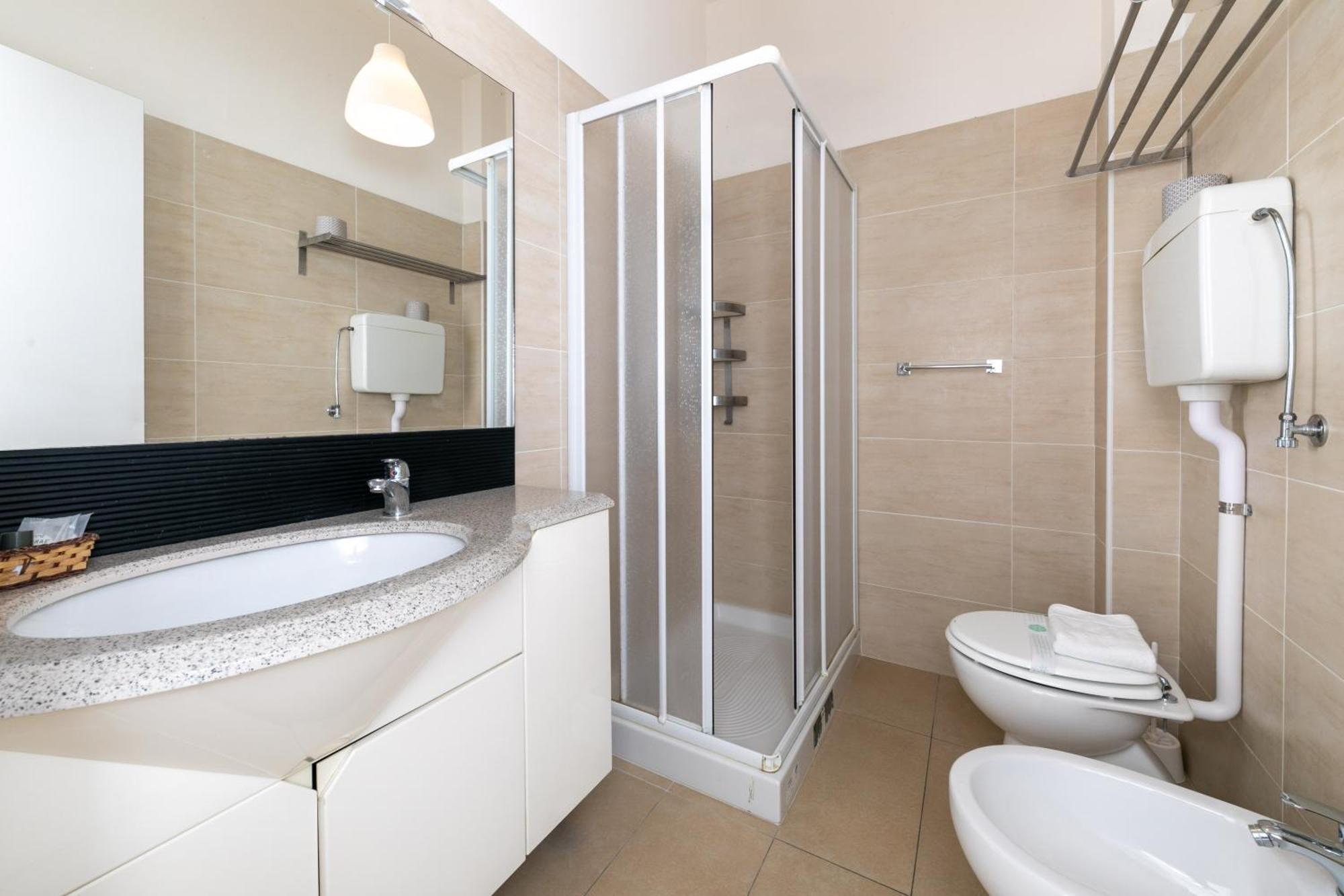 Hotel La Perla Rimini Bagian luar foto