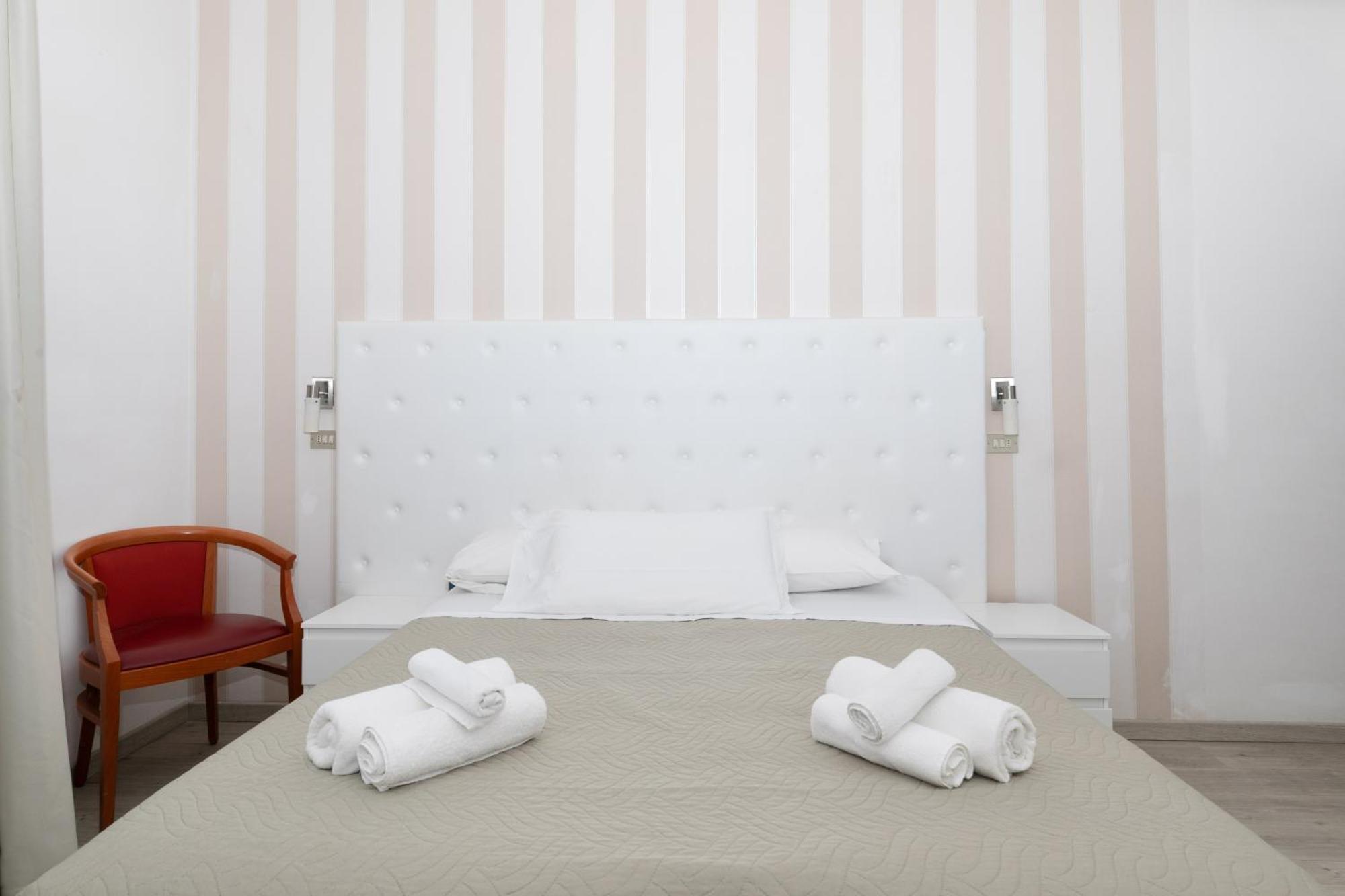 Hotel La Perla Rimini Bagian luar foto