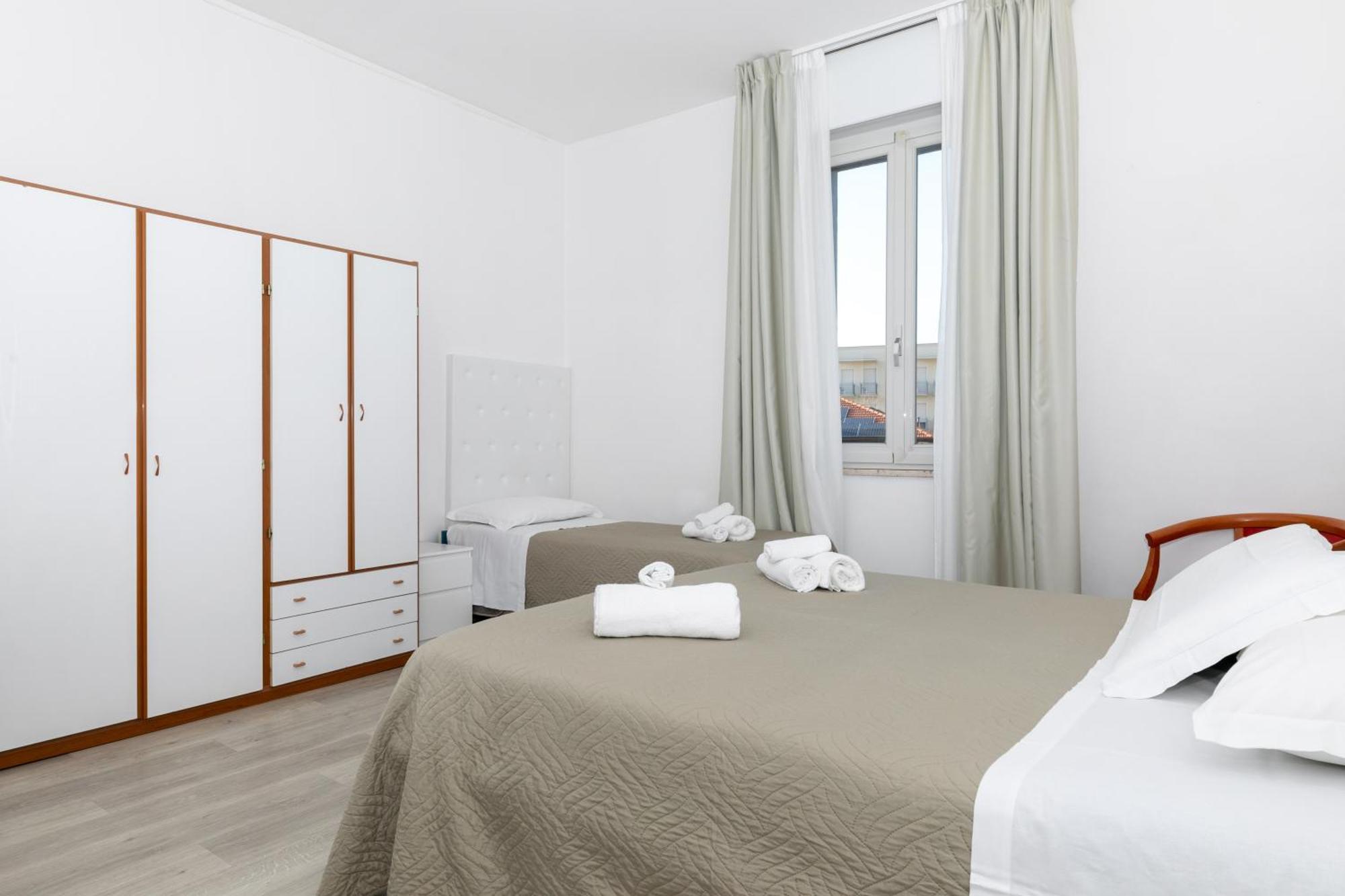 Hotel La Perla Rimini Bagian luar foto