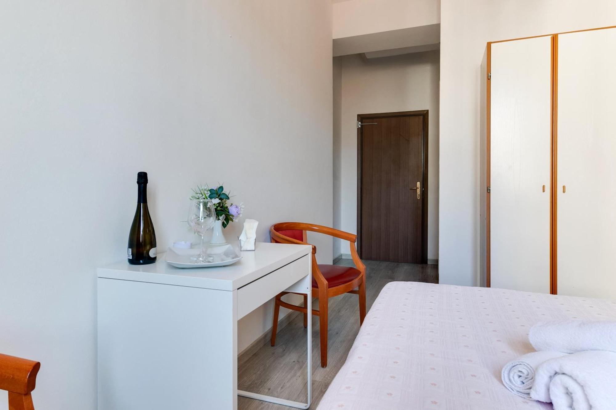 Hotel La Perla Rimini Bagian luar foto