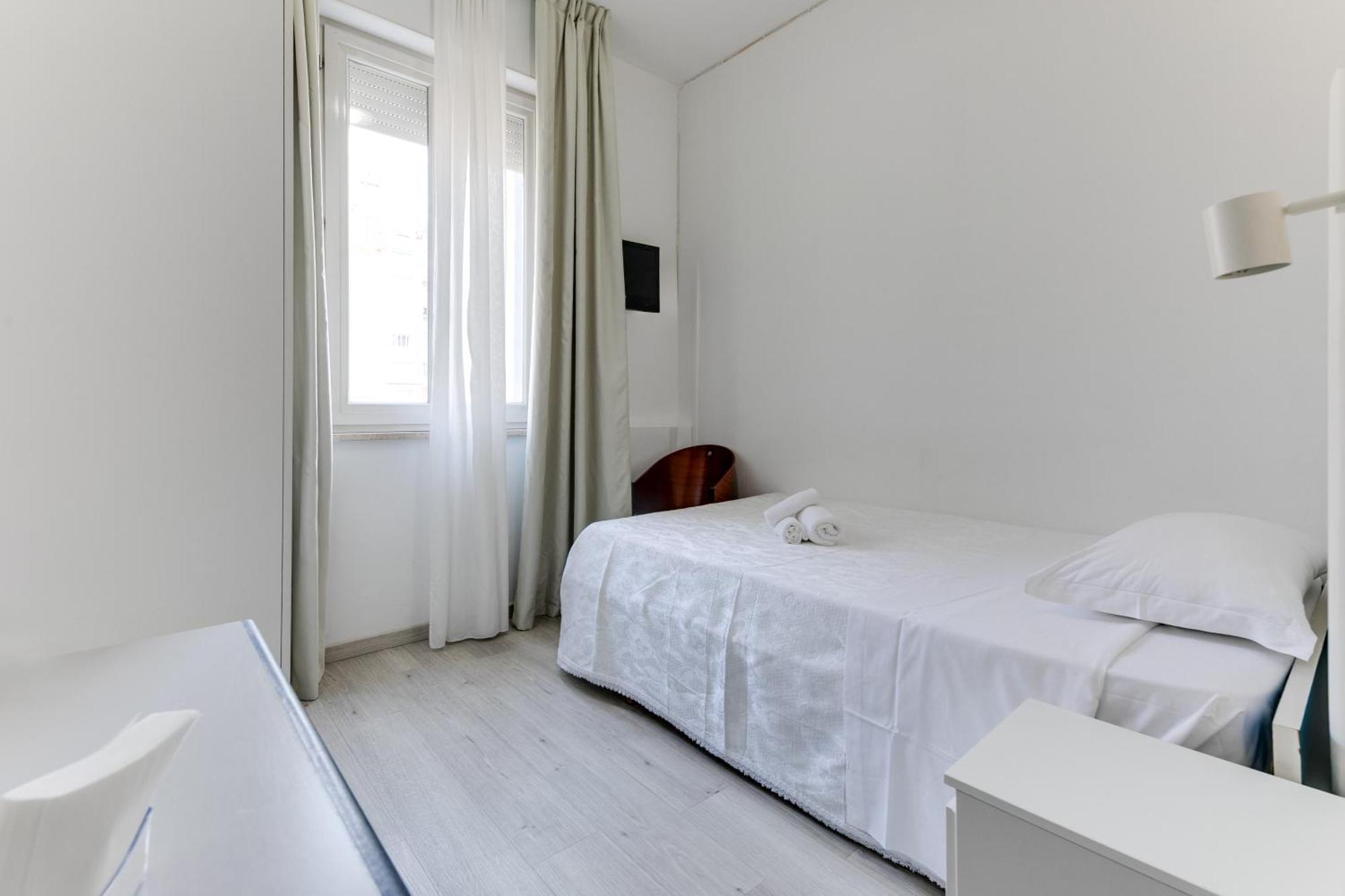 Hotel La Perla Rimini Bagian luar foto