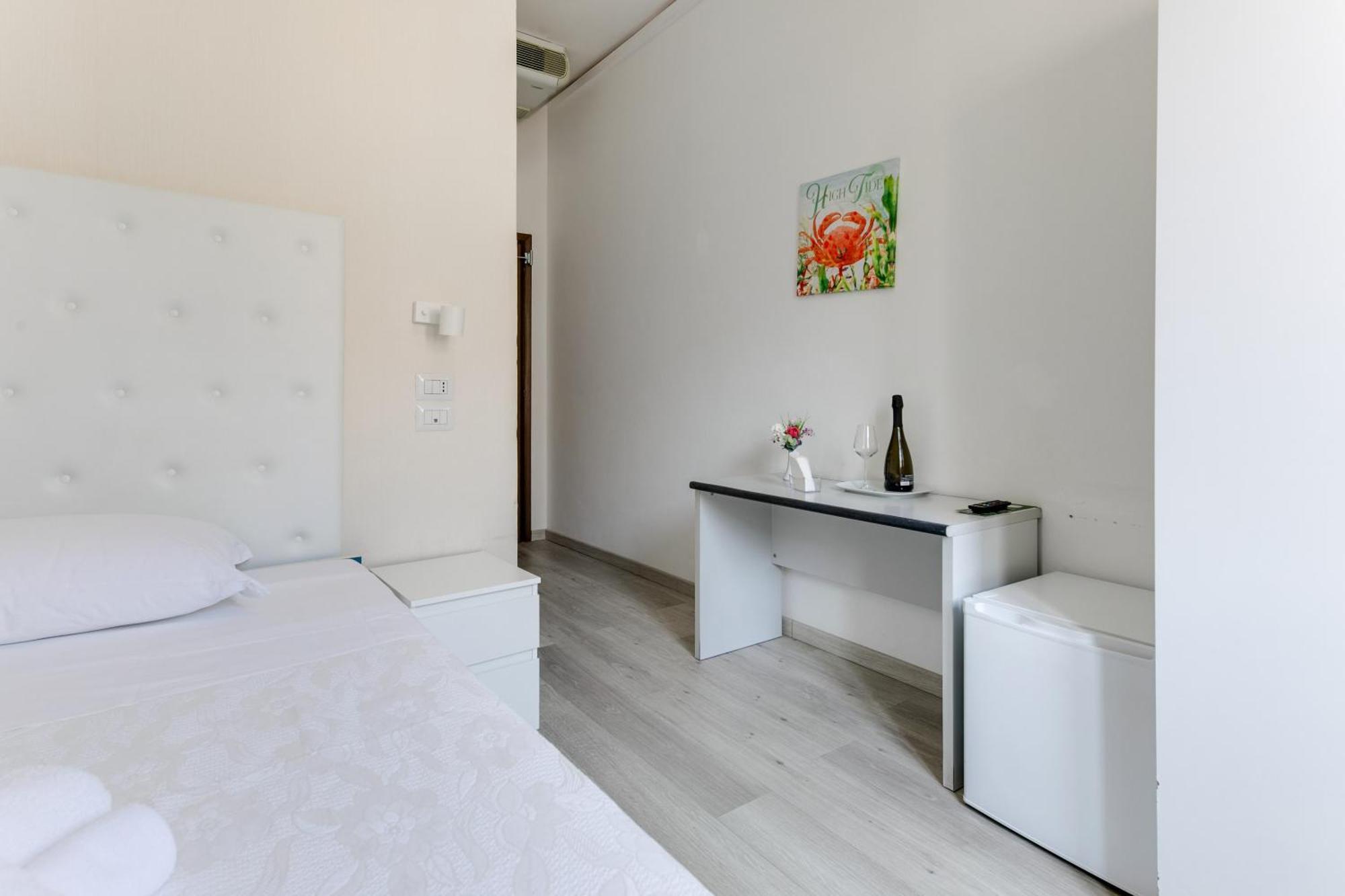 Hotel La Perla Rimini Bagian luar foto