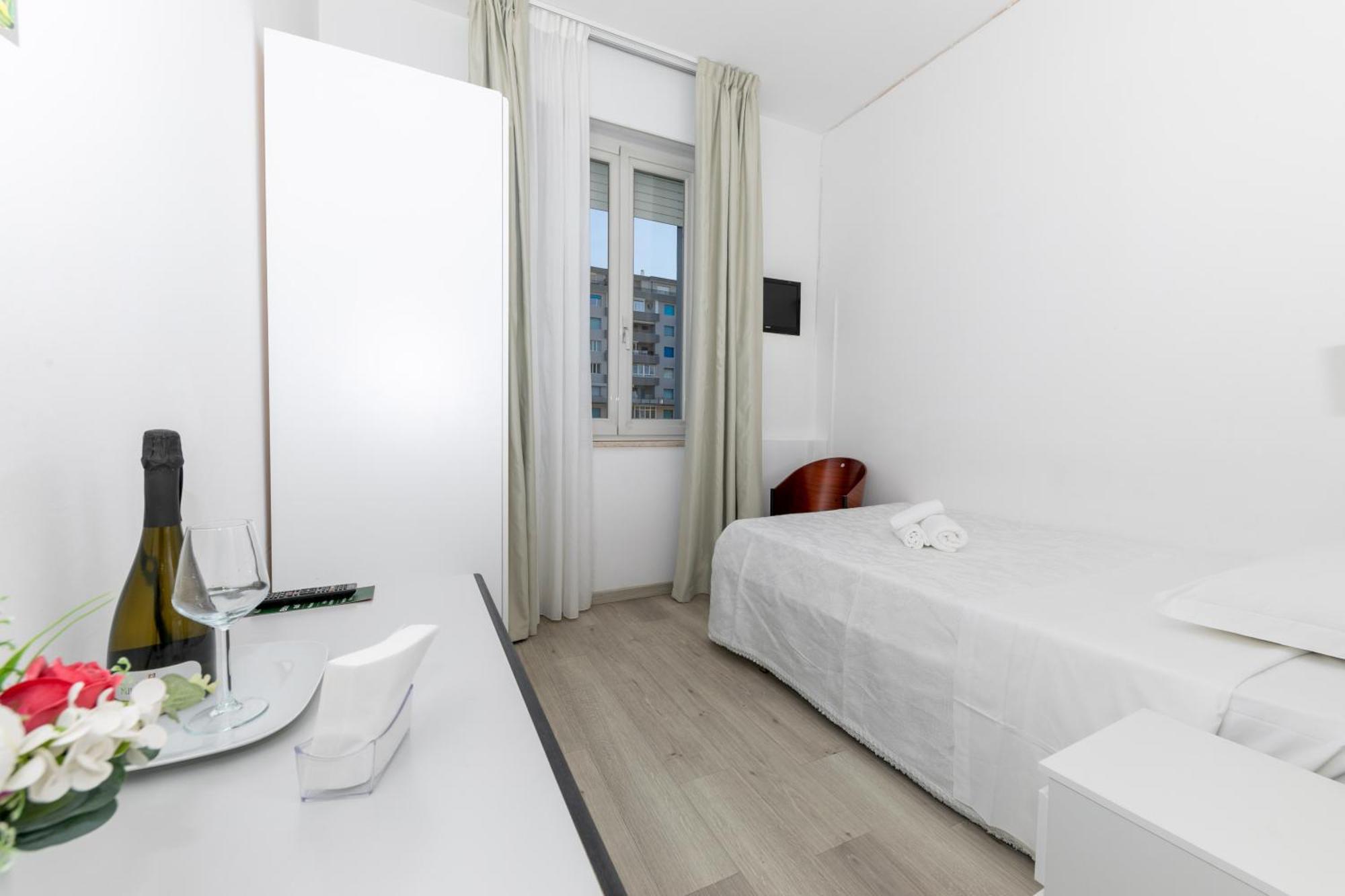Hotel La Perla Rimini Bagian luar foto