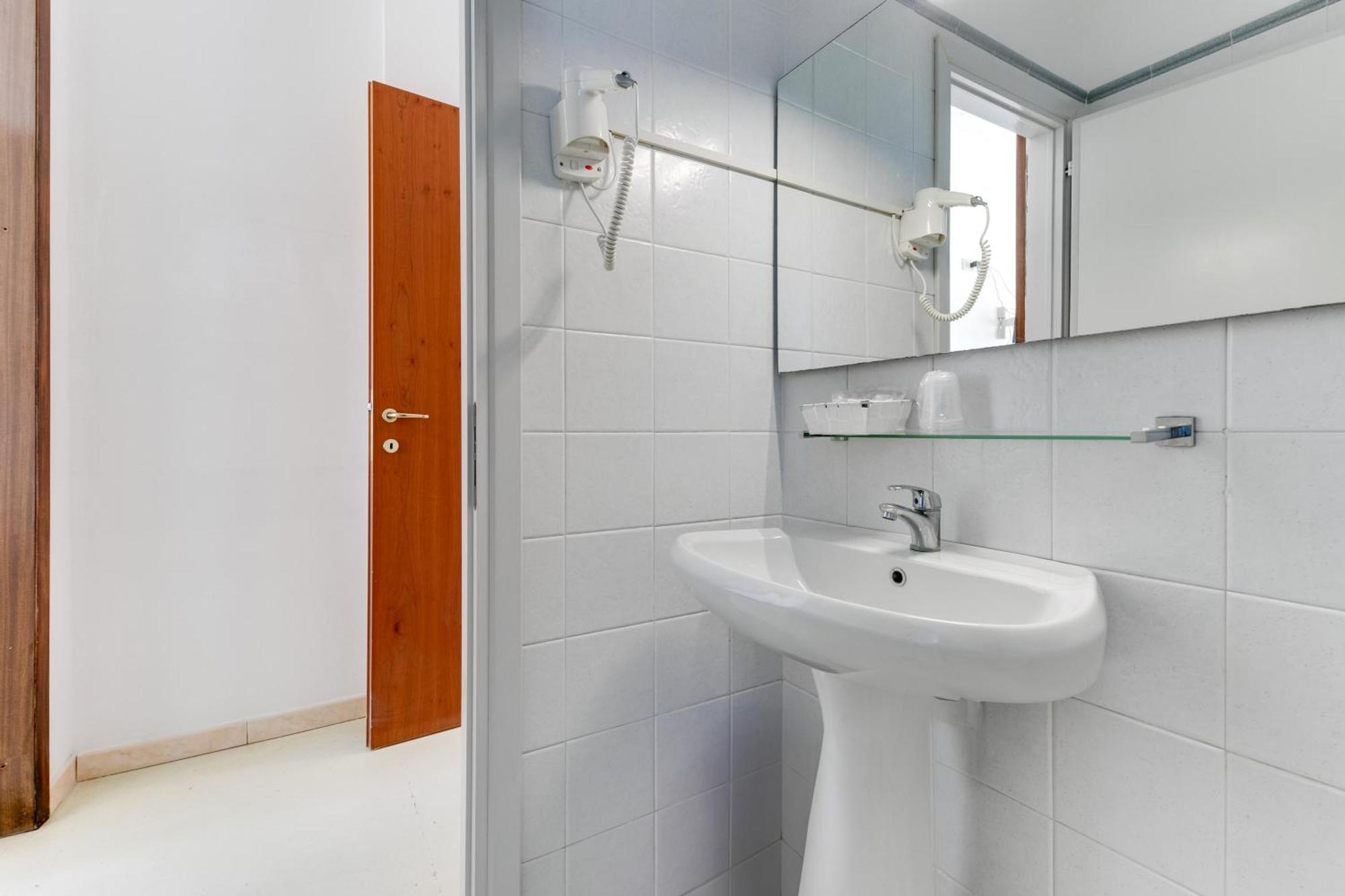 Hotel La Perla Rimini Bagian luar foto
