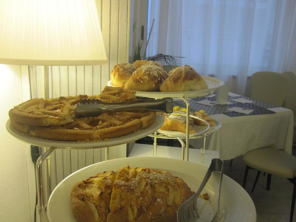 Hotel La Perla Rimini Bagian luar foto