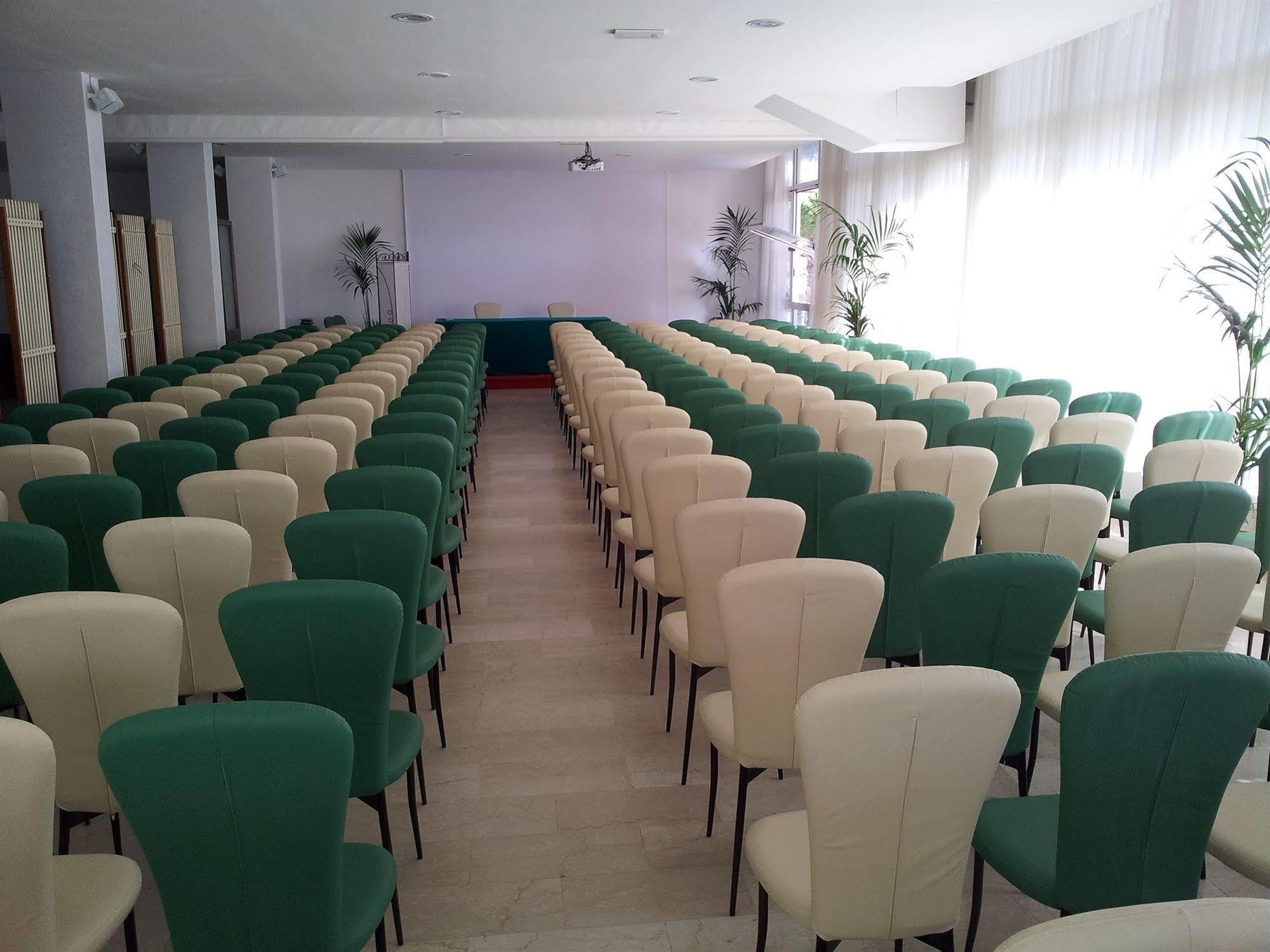 Hotel La Perla Rimini Bagian luar foto